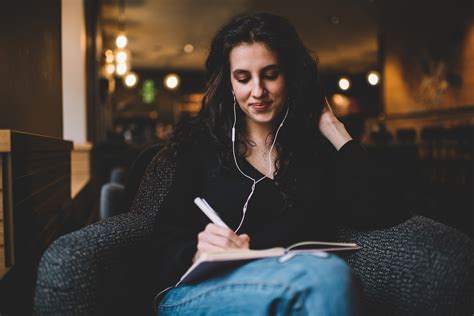 The Best Thriller Podcasts For Readers Of True Crime & Crime Fiction