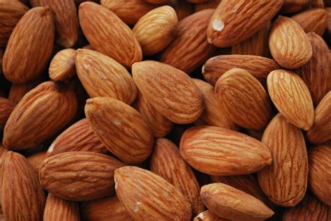 manfaat almond go