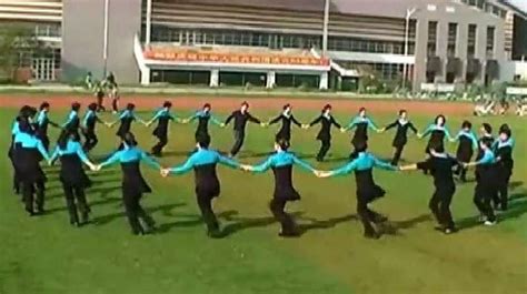 羌族锅庄舞《溜溜调》：统一的服装，优美的舞姿，跳的太美了！,舞蹈,广场舞,好看视频