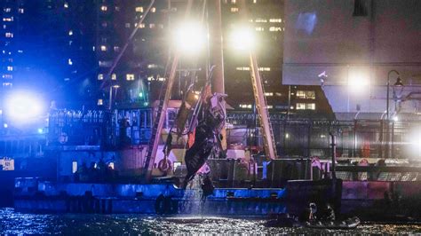 Helicopter Crashes Into Hudson River, Killing Six - The New York Times