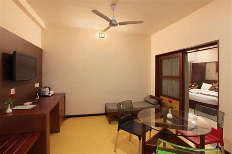 PUSHPAK GRANDE (Kondotty) - Hotel Reviews, Photos, Rate Comparison ...