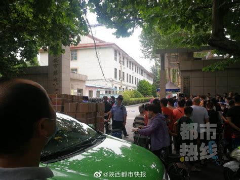 西安一学校校园内发生车祸 一学生被撞__凤凰网