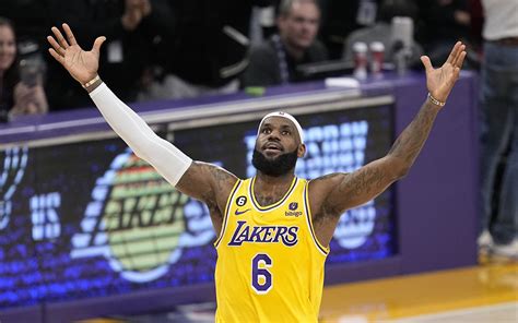 LeBron James breaks NBA all-time scoring record, surpassing Kareem ...