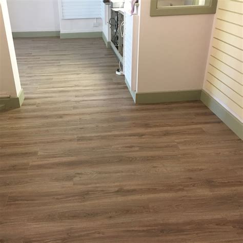 Understanding The Benefits Of Commercial Vinyl Tile Flooring - Flooring ...