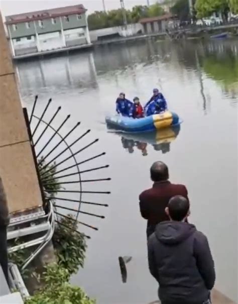 温州一水闸放水有人被卷走失联，“一人获救，一人失踪”，应急管理局：组织了社会力量，还在搜救中_腾讯新闻