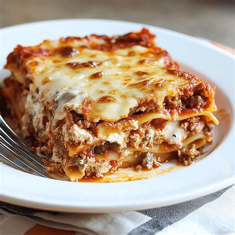 World’s Best Lasagna Recipe - elianarecipes.com