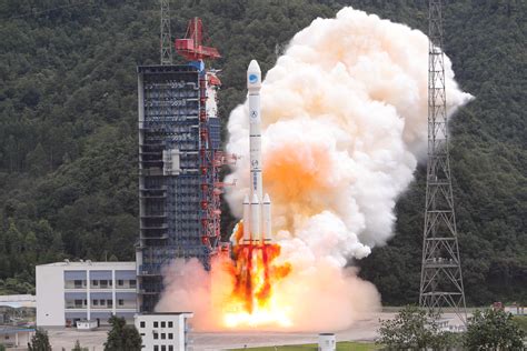 我国成功发射第三十九、四十颗北斗导航卫星 - 中国日报网
