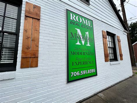 Retail Building Signage 的图像结果