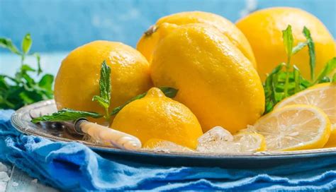 8 DIY Ways To Use Lemon for Skin and Hair - lifeberrys.com