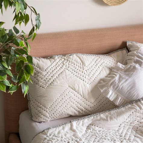 White Zig Zag Kantha Cotton Quilt Set - Double Bed Queen, King Quilt ...