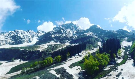 6 Breathtaking Beautiful Places To Visit in Kashmir - lifeberrys.com