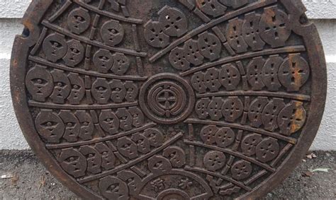 Stadt Akita verkauft Kanaldeckel an Liebhaber