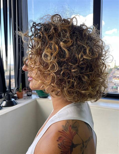 30 Amazing Hairstyles for Thin Curly Hair to Try in 2024