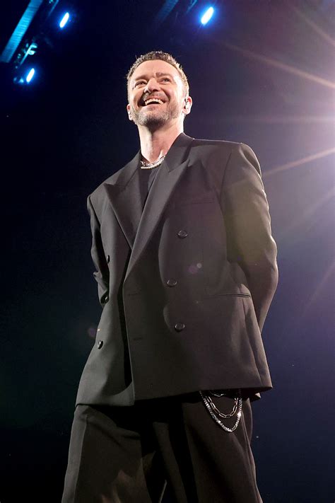 Justin Timberlake Suffers Wardrobe Malfunction at Nashville Concert ...