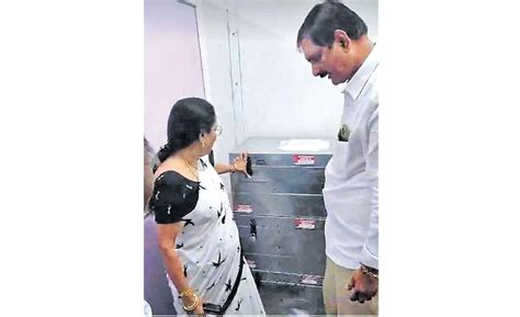 குண்டூரில் தபால் வாக்கு பெட்டிகளுக்கு ‘சீல்’ வைக்காத அதிகாரிகள் ...