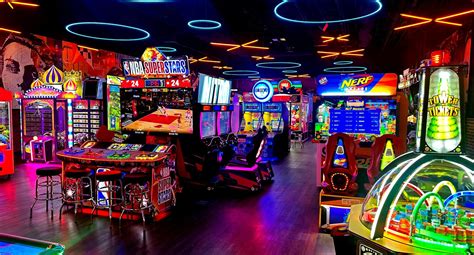 Bowling, Sports Bar, Arcade & More | Lucky Strike Southlands