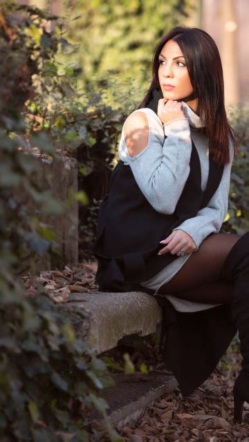 Download wallpaper girl, Park, model, bench, Francesca, section girls ...