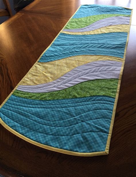 Rezultat imagine pentru Quilted Table Runners Patterns