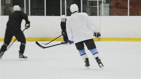 People Playing Hockey 的图像结果