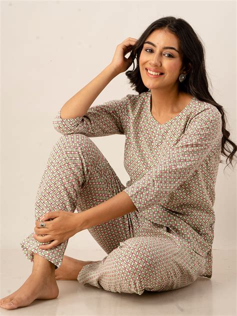 Floral Printed Pure Cotton Night Suits FRLW9022 – feranoid