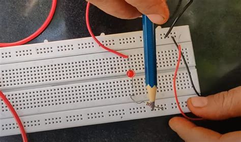Using a Multimeter On Power Tools 的图像结果