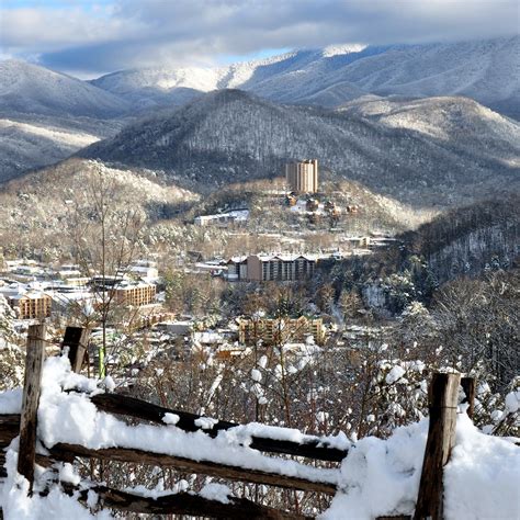 Gatlinburg covered in winter snow | Gatlinburg, Gatlinburg tn ...