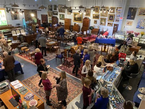 Why One Virginia Auction House Keeps Getting Rare Items
