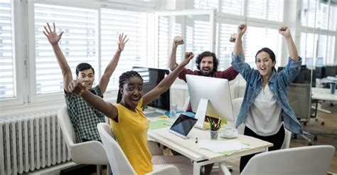 Having Fun at Work 的图像结果