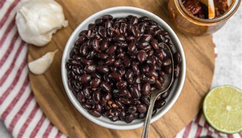 10 Amazing Health Benefits of Black Beans - lifeberrys.com