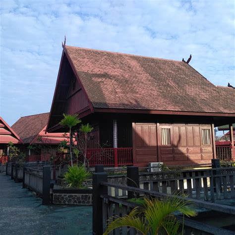HOTEL PANTAI GAPURA MAKASSAR - Hotel Reviews & Photos - Tripadvisor