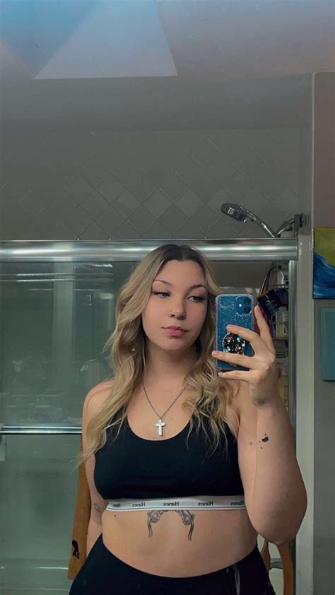 Let’s have some fun if you can guess my age you get nudes😉 : r/CanadaNSFW