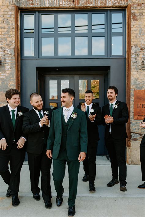 Groom & Groomsmen Boutonnieres | Dark green wedding, Emerald green ...