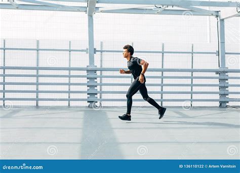 Sprinting Back View 的图像结果