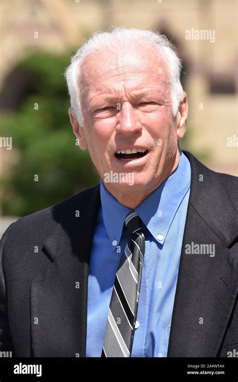 Business Man in Suit and Tie 的图像结果