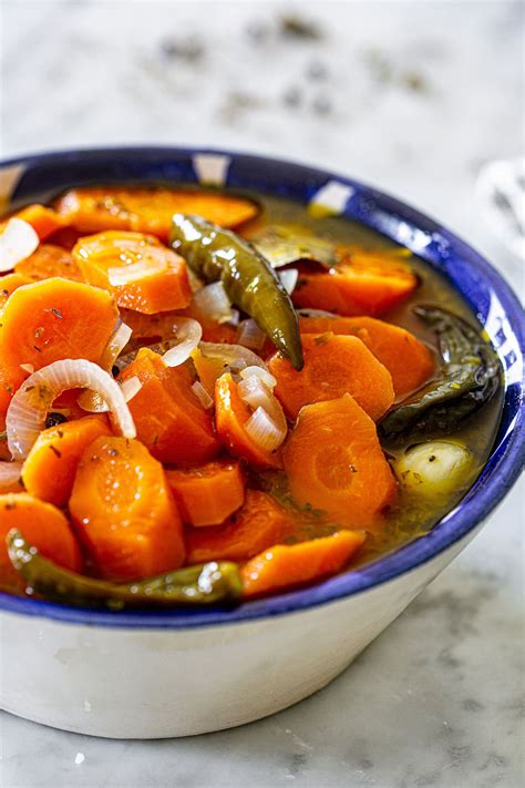 Mexican Pickled Carrots (zanahorias en escabeche)