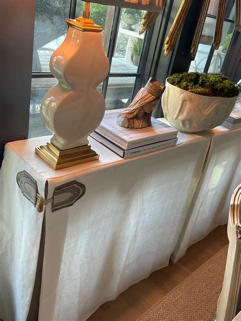 Skirted tables and consoles – Artofit