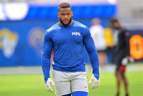 Aaron Donald schreibt mit 100 Karriere-Sacks NFL-Geschichte | Sports ...