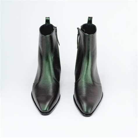METALLIC GREEN BOOTS WITH A SQUARE POINTED TOE AND TRAPEZOID HEEL ...