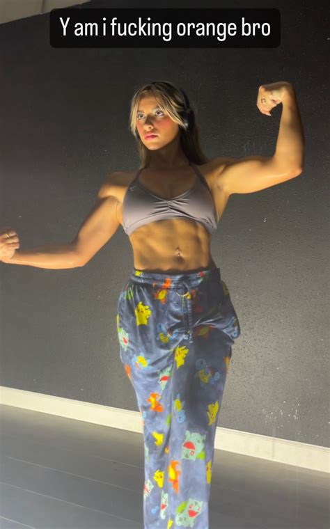 Jacqueline Laurito (nami_m0mmy)