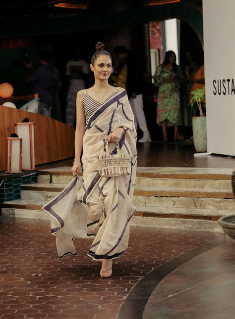 Crossroads Beige Saree with Wrap Top – BANANA labs