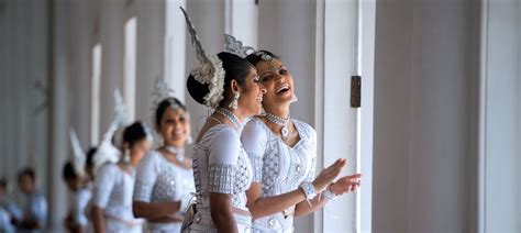 Are the Sinhalese people descendants of Bengali and Odiya sea merchants?