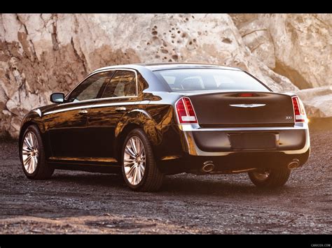 Chrysler 300 (2011) | Rear Left Quarter