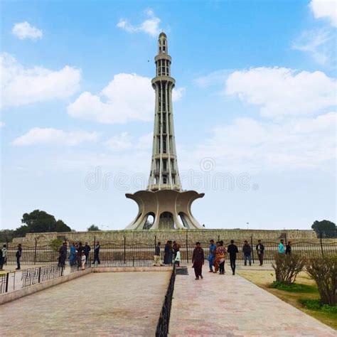 Minar-e-Pakistan - Gypsy Traces and Tours