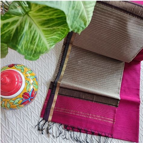 Magenta Premium Maheshwari Silk Saree with Thin Zari Border – Faburra