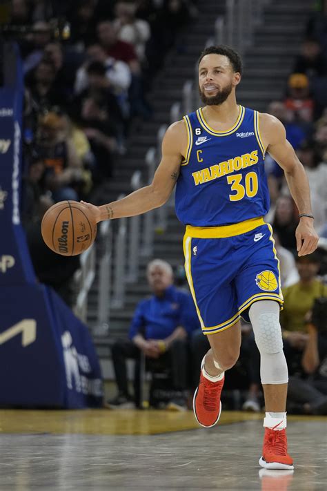 Warriors' Stephen Curry Names His All-Time NBA Starting 5 with Michael ...