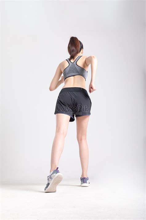 Running Back Woman 的图像结果