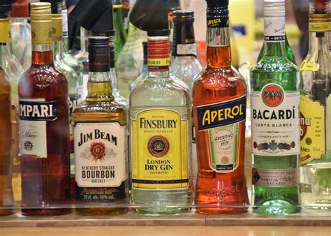 18 Popular Drinks Every Bartender Should Know How to Make