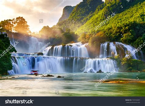 High Resolution Waterfall 的图像结果