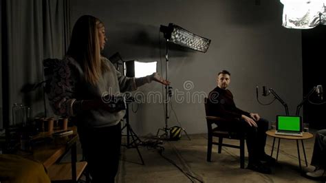 Backstage Interview Shot 的图像结果