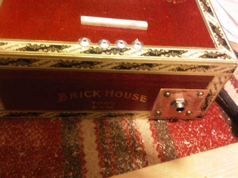 4 String Cigar Box Guitar Lessons 的图像结果